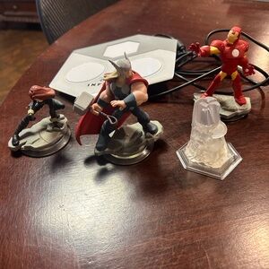 Disney Infinity Marvel characters with base and crystal plus base